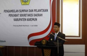 Dr. Sularno Resmi Dilantik Sebagai Sekda Karimun, Bupati Iskandarsyah Tekankan Penguatan Disiplin ASN FB IMG 1782906553178 11zon