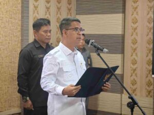 Perkuat Desa Lewat Astacita, Bupati Karimun Resmi Lantik Anggota BPD Penarah dan PAW Kades Sugie IMG 20260715 WA0010 11zon