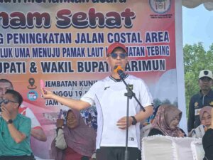Bupati Iskandarsyah: Jalan Coastal Area 1,35 Km Resmi Mulai Dibangun, Targetkan Tebing Jadi Pusat Ekonomi Baru IMG 20260719 WA0003 11zon