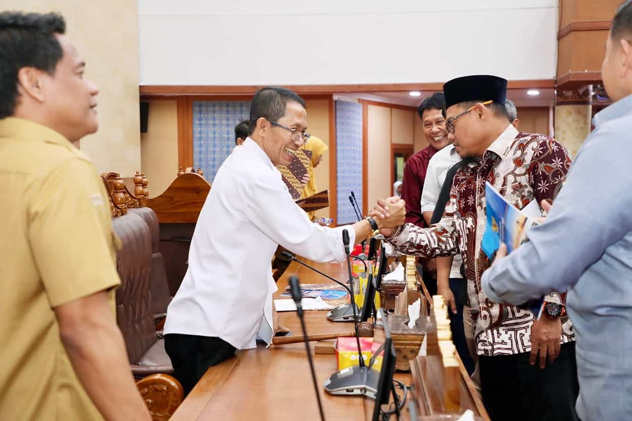 Pemkot Batam Ajukan RAPBD Perubahan Rp4,25 T, Target Ekonomi Tembus 7,4 Persen Paripurna Rancangan Perubahan KUA dan PPAS APBD Tahun Anggaran 2026 Kota Batam