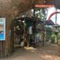 Pintu masuk menuju area kawasan objek wisata Lembah Pelangi Batam
