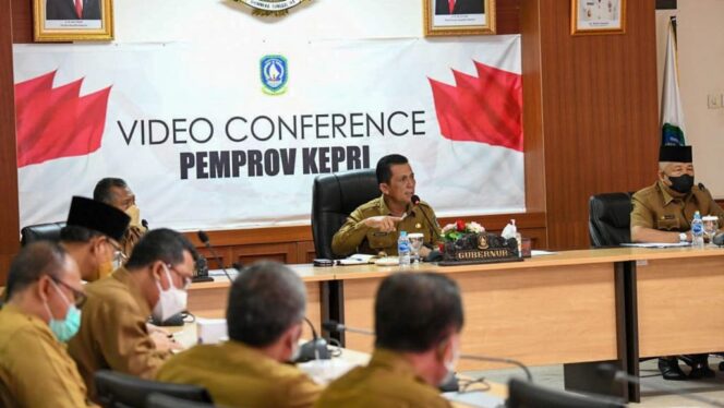 
					Gubernur Kepri, Ansar Ahmad, memimpin Rapat Evaluasi Pelaksanaan Kegiatan Pembangunan APBD 2022. Foto: Dok Diskominfo Kepri