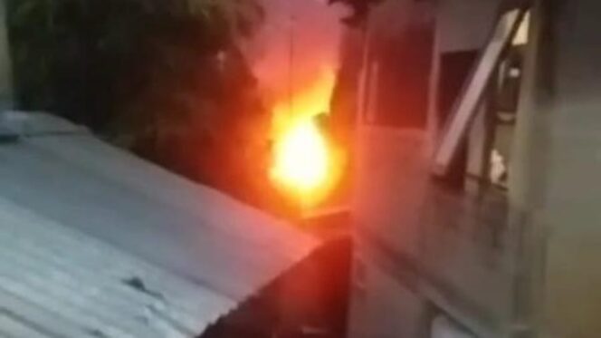 
 Tangkapan layar video kebakaran di Muara Takus Seraya Batam. Foto: Istimewa
