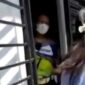 Tangkapan layar video viral pemotor ditilang di Batam. Foto: Istimewa