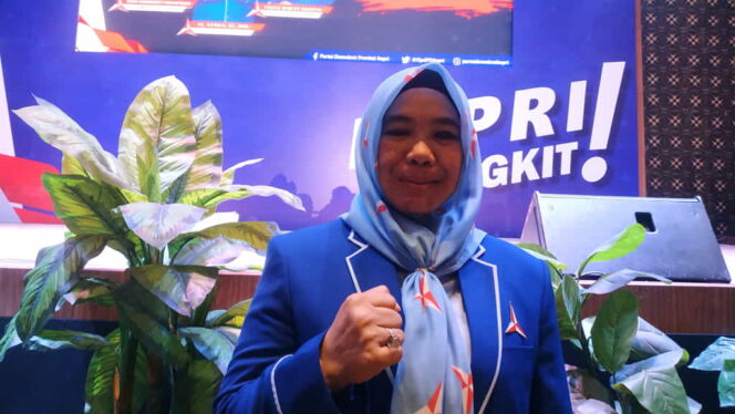 
					Ketua DPD Demokrat Kepri Asnah usai dilantik secara virtual oleh AHY di Batam. Foto: Zalfirega/kepripedia.com