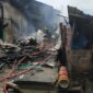 Kios dan rumah warga di kavling lama yang ludes terbakar, Senin (16/5). Foto: Zalfirega/kepripedia.com