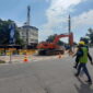 Pengerjaan jalan untuk peningkatan infrastruktur di Tanjungpinang