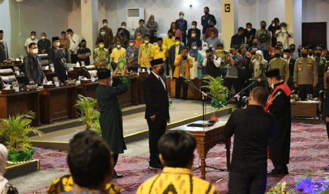
 Pelantikan Rizky Faisal sebagai Wakil Ketua I DPRD Kepri menggantikan Dewi Kumalasari. Foto: Istimewa