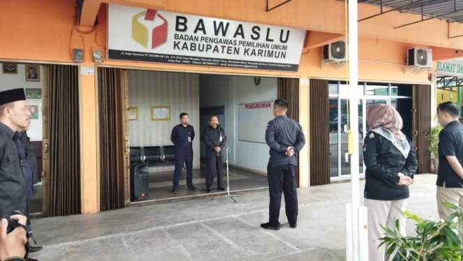 
					Bawaslu Kabupaten Karimun menggelar apel kesiapan pengawasan Pemilu tahun 2024. Foto: Khairul S/kepripedia.com
