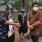 Roby Kurniawan menemui korban banjir di Bintan Timur