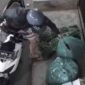 Detik detik pemotor curi sekantong cabai pedagang KUD Tanjungpinang