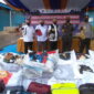 Pemusnahan ribuan koli pakaian bekas impor di Batam