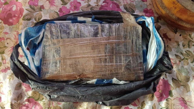 
					Paket berisi kokain yang ditemukan warga di pantai Anambas. Foto: Istimewa