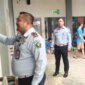Petugas Rutan Batam melakukan trolling blok hunian