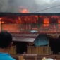 Sebuah rumah di Dusun Centeng Lingga Utara terbakar