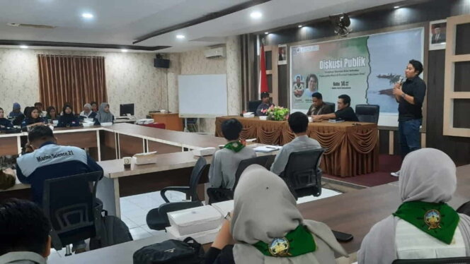 
					Diskusi Publik AJI Tanjungpinang UMRAH dan Mongabay soal dampak perubahan iklim. Foto: dok AJI Tanjungpinang