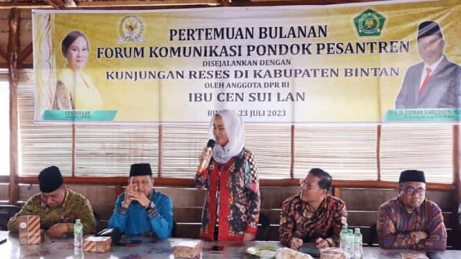 
					Cen Sui Lan Reses di Kabupaten Bintan sekaligus pertemuan Forum Komunikasi Pondok Pesantren. Foto: Ist/suaraserumpun