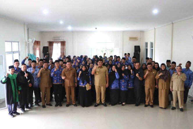
					Bupati Bintan melantik Jabatan Fungsional Guru di Pemkab Bintan. Foto: Ismail/kepripedia.com