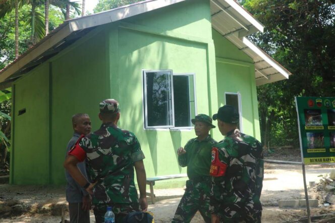 
					Dansatgas TMMD ke-117 meninjau lokasi sasaran fisik rehab rumah warga du pulau Buru. Foto: Kepripedia.com