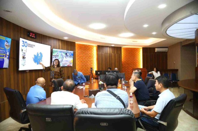 
					Pertemuan dengan perusahaan asal Cina yang berlangsung di Gedung Marketing Center BP Batam. Foto: BP Batam/kepripedia.com