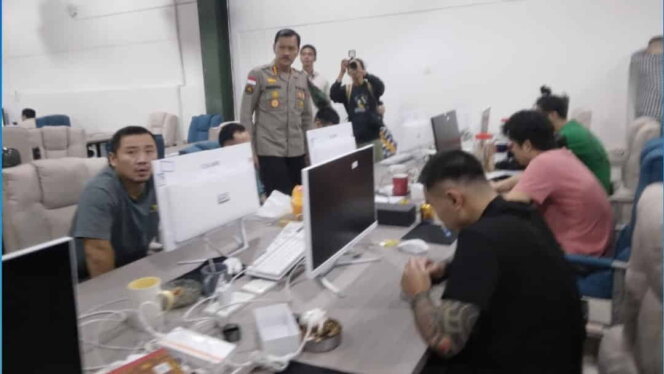 
					Penggerebekan WNA China di Batam dugaan pemerasan modus vcs. Foto: Istimewa