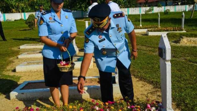 
					Rutan Batam gelar upacara dan tabur bunga di Makam Pahlawan. Foto: Istimewa