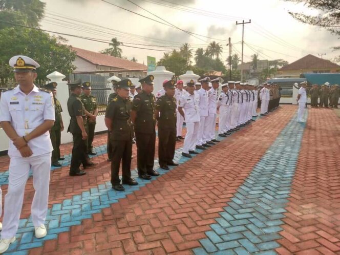 
					Koramil 04/Dabo Mengikuti Upacara Ziarah di Taman Makam Pahlawan Dabo Singkep dalam Rangka HUT TNI ke-78