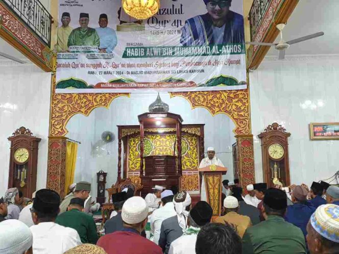
					Bupati Karimun, Aunur Rafiq, menyampaikan sambutan dalam peringatan malam Nuzulul Qur'an 1445 di Masjid Ibadurrahman. Foto: Khairul S/kepripedia.com