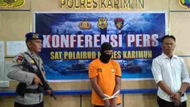 Pelaku berinisial IS diamankan di Mapolairud Polres Karimun. Foto: Hairul S/kepripedia.com