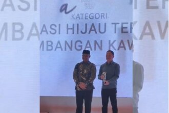 Ketua DPRD Provinsi Kepulauan Riau, Iman Sutiawan, hadir dalam Anugerah Investasi BP Batam 2025.