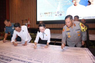 Penandatanganan Komitmen Bersama oleh seluruh unsur pengamanan dan instansi terkait. (Humas Polda)