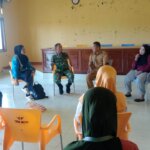 Babinsa Koramil 04/Dabo, Kodim 0315/TPI, Bantu Mediasi Sengketa Lahan Antar Warga di Desa Jagoh Bintara Pembina Desa (Babinsa) Koramil 04/Dabo, Peltu Maksudi, melaksanakan kegiatan pendampingan dan pengamanan dalam agenda mediasi penyelesaian sengketa antar warga bertempat di Gedung Rembuk Desa Jagoh, Kecamatan Singkep Barat, pada hari Selasa (23/06/2026).
