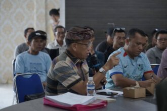 H. Alias Wello, saat memaparkan sejumlah temuan dugaan maladministrasi dan cacat hukum dalam perizinan PT Citra Sugi Aditya (CSA) dalam rapat fasilitasi penyelesaian konflik lahan bersama Pemkab Lingga, DPRD, dan masyarakat, Kamis (27/8/2026). Ia meminta transparansi penuh atas perubahan status perusahaan dari PMDN menjadi PMA.