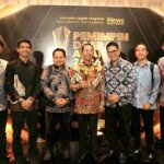 Wali Kota Batam menerima penghargaan atas kinerja penanganan kemiskinan di Kota Batam, Selasa (29/9/2026). Penghargaan ini menjadi bukti keberhasilan Pemko Batam menurunkan angka kemiskinan dengan 10 ribu warga keluar dari garis miskin.