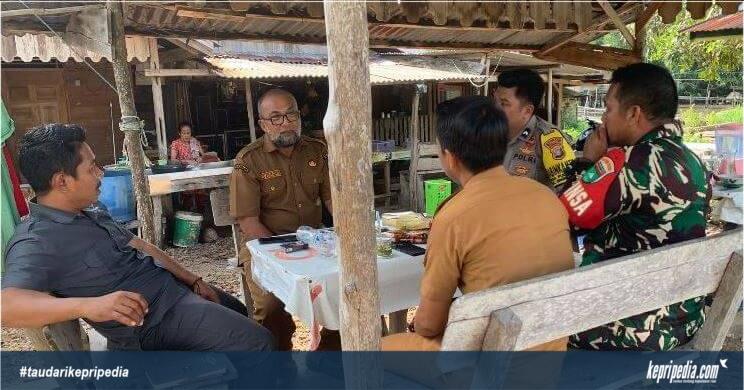 Babinsa Koramil 04/Dabo, Kodim 0315/TPI, Gelar Komsos Bahas Keamanan dan Kesiapsiagaan Bencana di Pulau Lalang